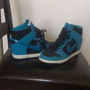 Nike women’s dunk sky hi essential blue